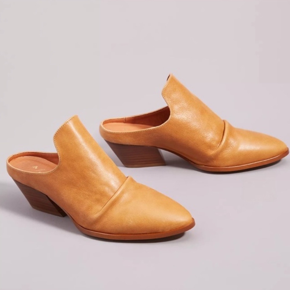 NWOT Anthropologie Leather Heeled Mules